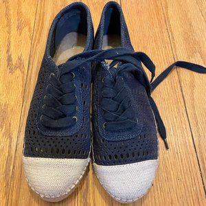 Navy blue lace Bella Vita sneakers - women's size 7